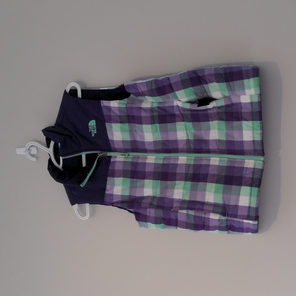 Girls large North Face vest, insulated polyester. Worn good condition - Picture 5 of 7